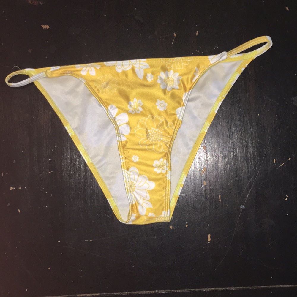 Yellow flowery bottoms. Medium. Cheeky
